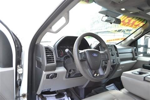 Ford Super Duty F-550 DRW XLT 2WD Crew Cab 179" WB 60" CA 2017