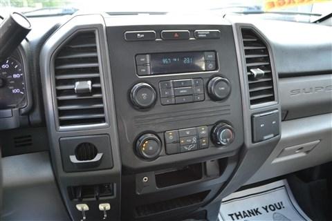 Ford Super Duty F-550 DRW XLT 2WD Crew Cab 179" WB 60" CA 2017