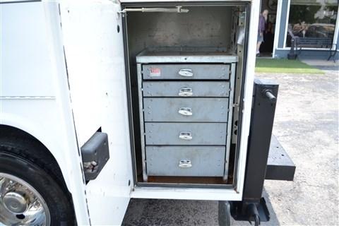 Ford Super Duty F-550 DRW XLT 2WD Crew Cab 179" WB 60" CA 2017