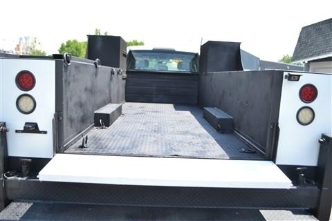Ford Super Duty F-550 DRW XLT 2WD Crew Cab 179" WB 60" CA 2017