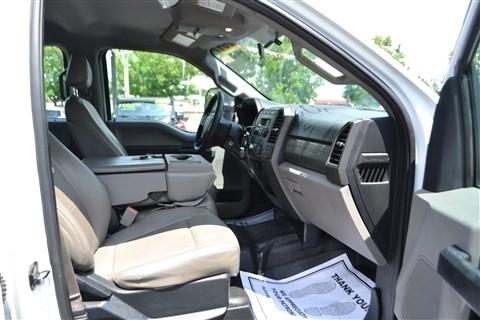 Ford Super Duty F-550 DRW XLT 2WD Crew Cab 179" WB 60" CA 2017