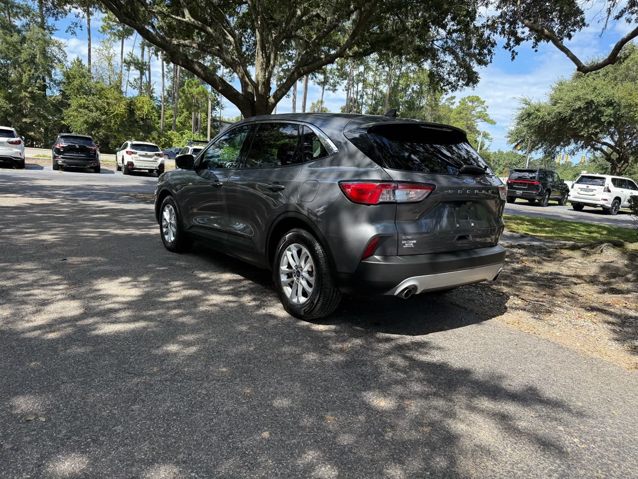 2021 Ford Escape SE photo 2