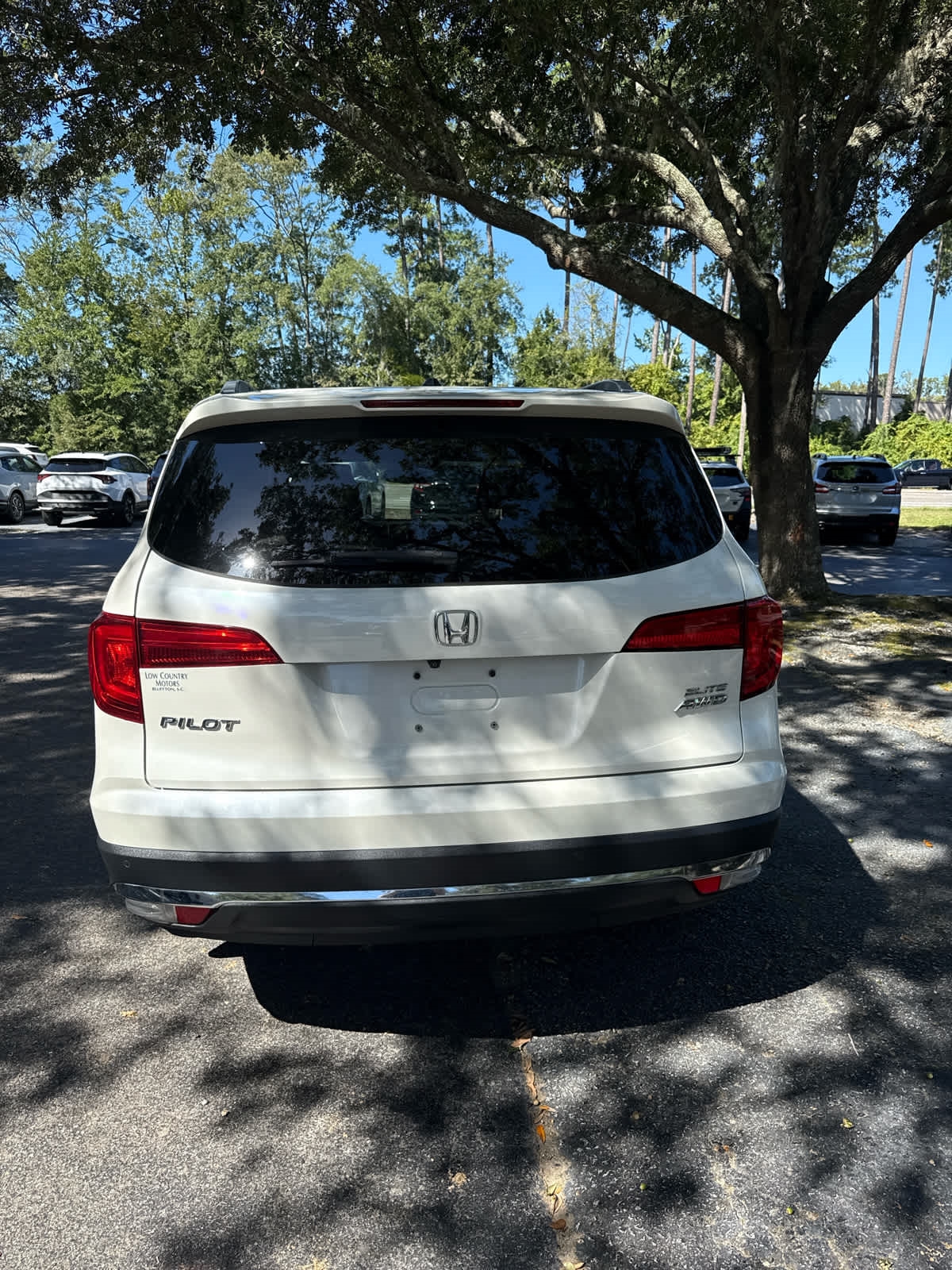 2017 Honda Pilot Elite photo 4