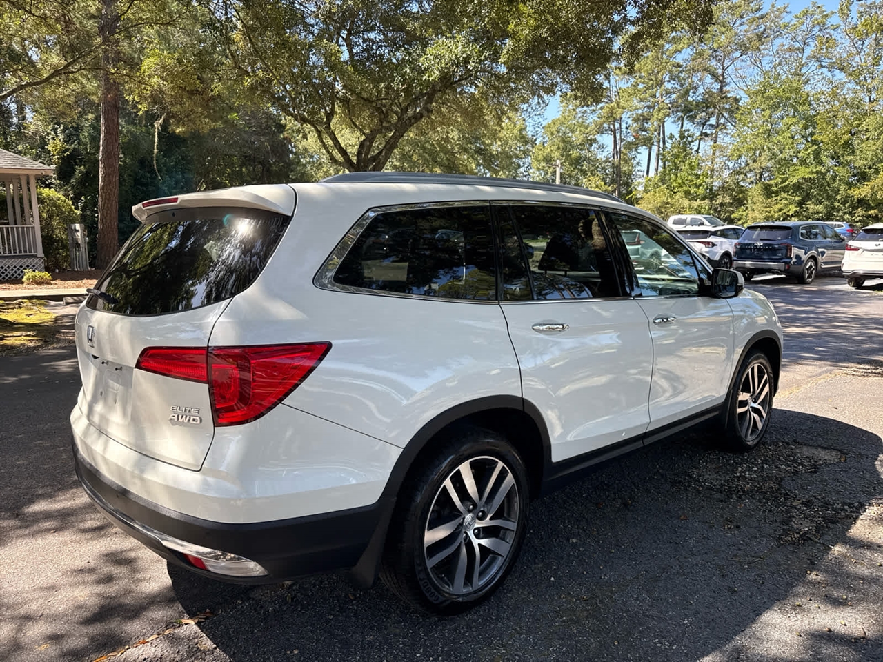 2017 Honda Pilot Elite photo 5