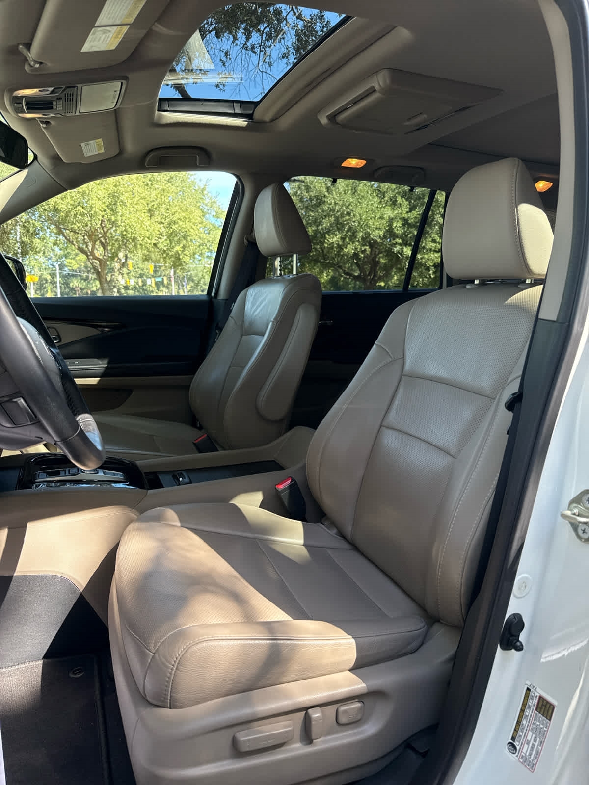 2017 Honda Pilot Elite photo 9