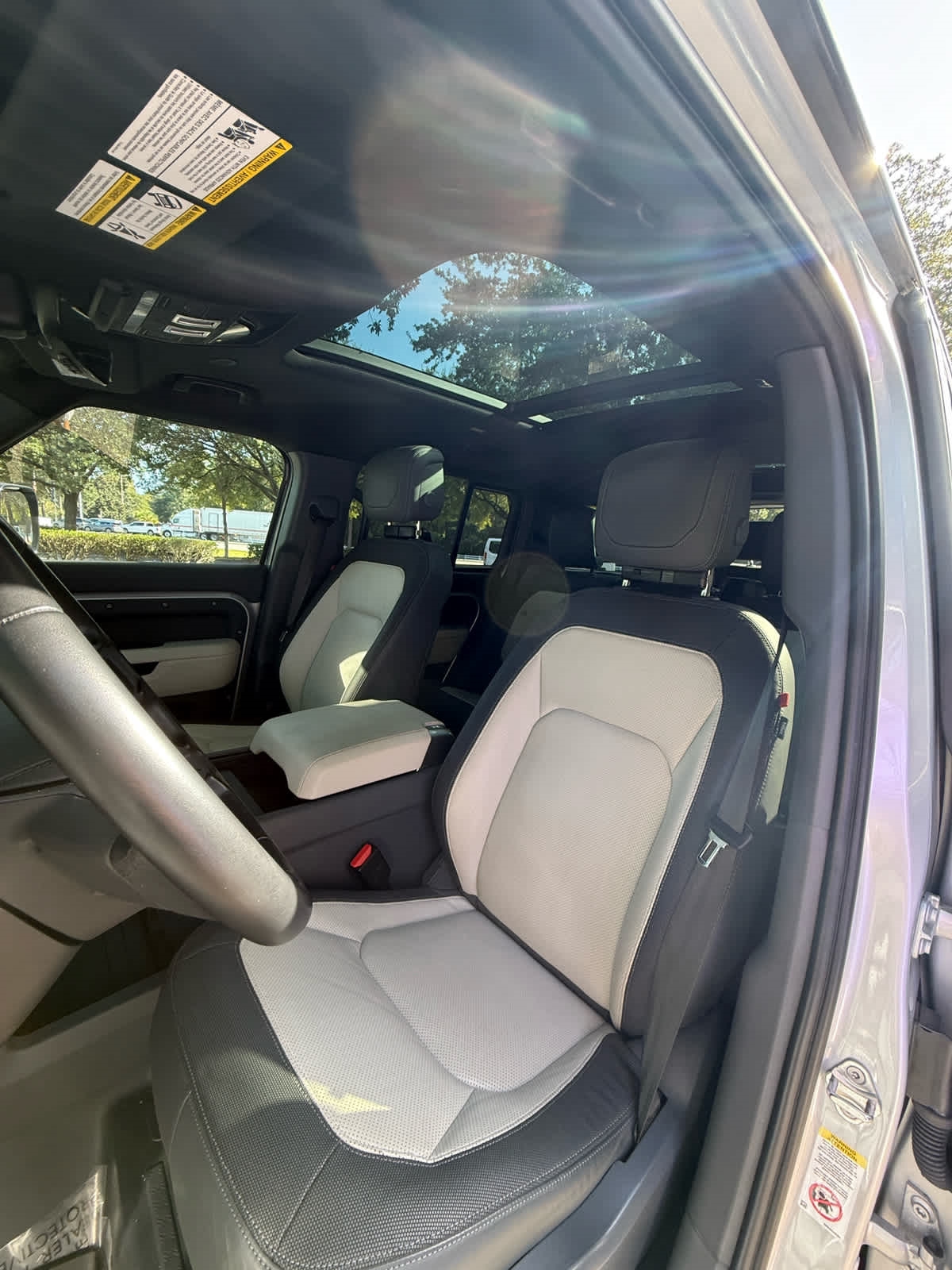 2023 Land Rover Defender X-Dynamic SE photo 8