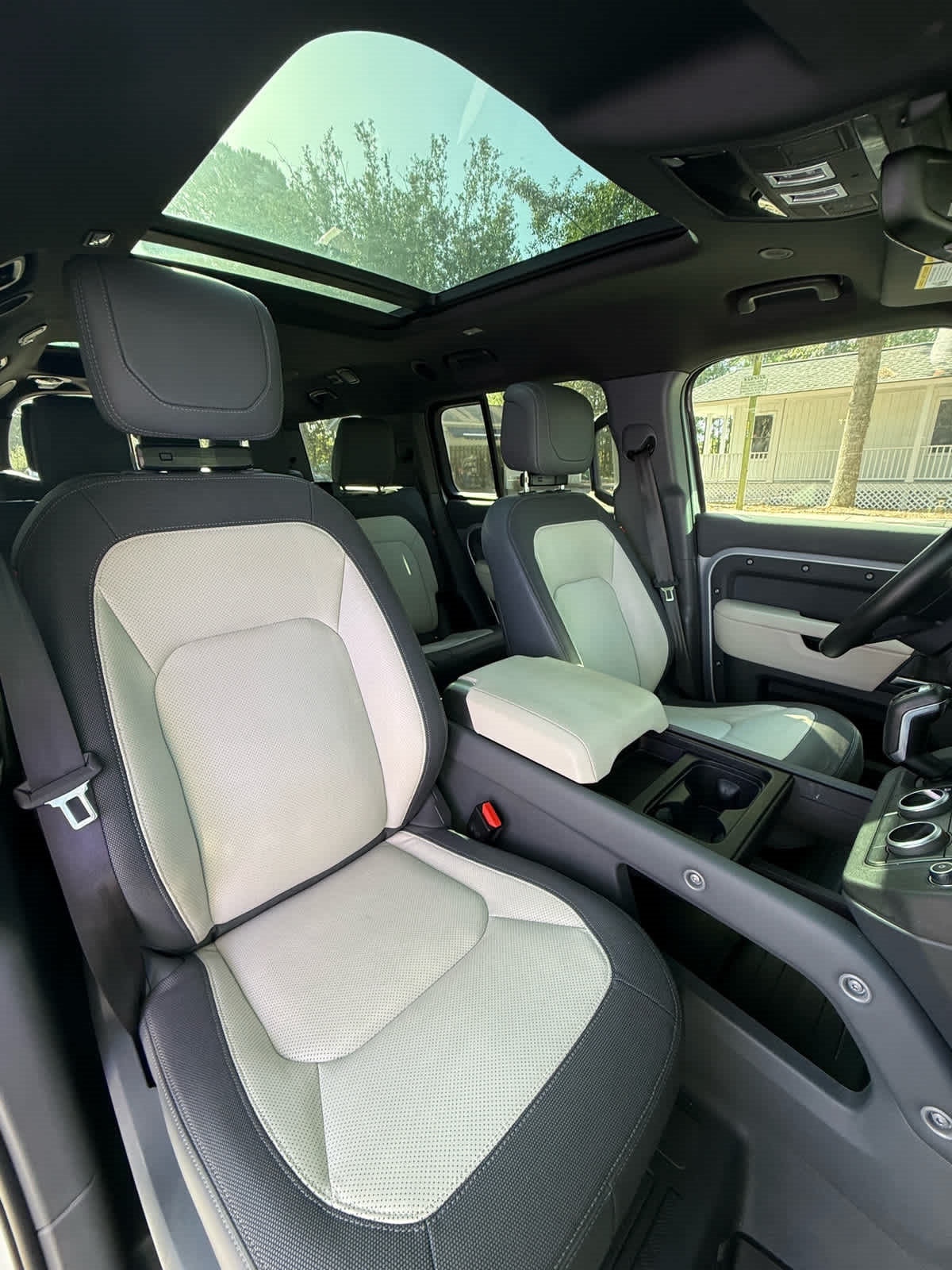 2023 Land Rover Defender X-Dynamic SE photo 10