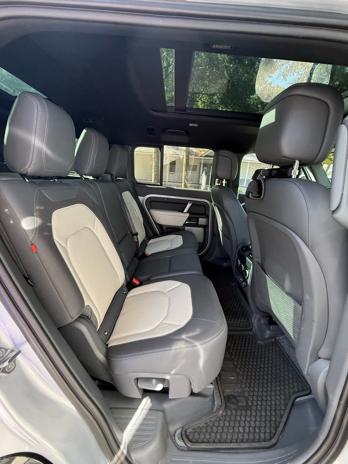2023 Land Rover Defender X-Dynamic SE photo 12