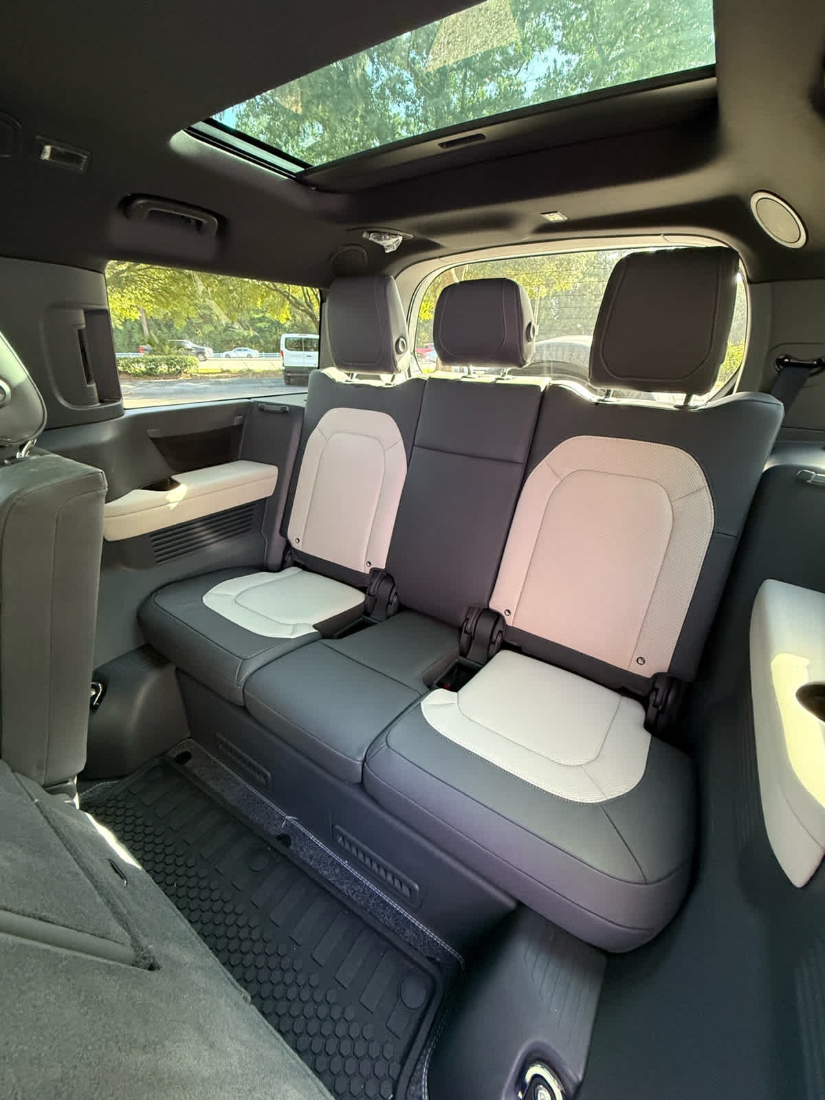 2023 Land Rover Defender X-Dynamic SE photo 14