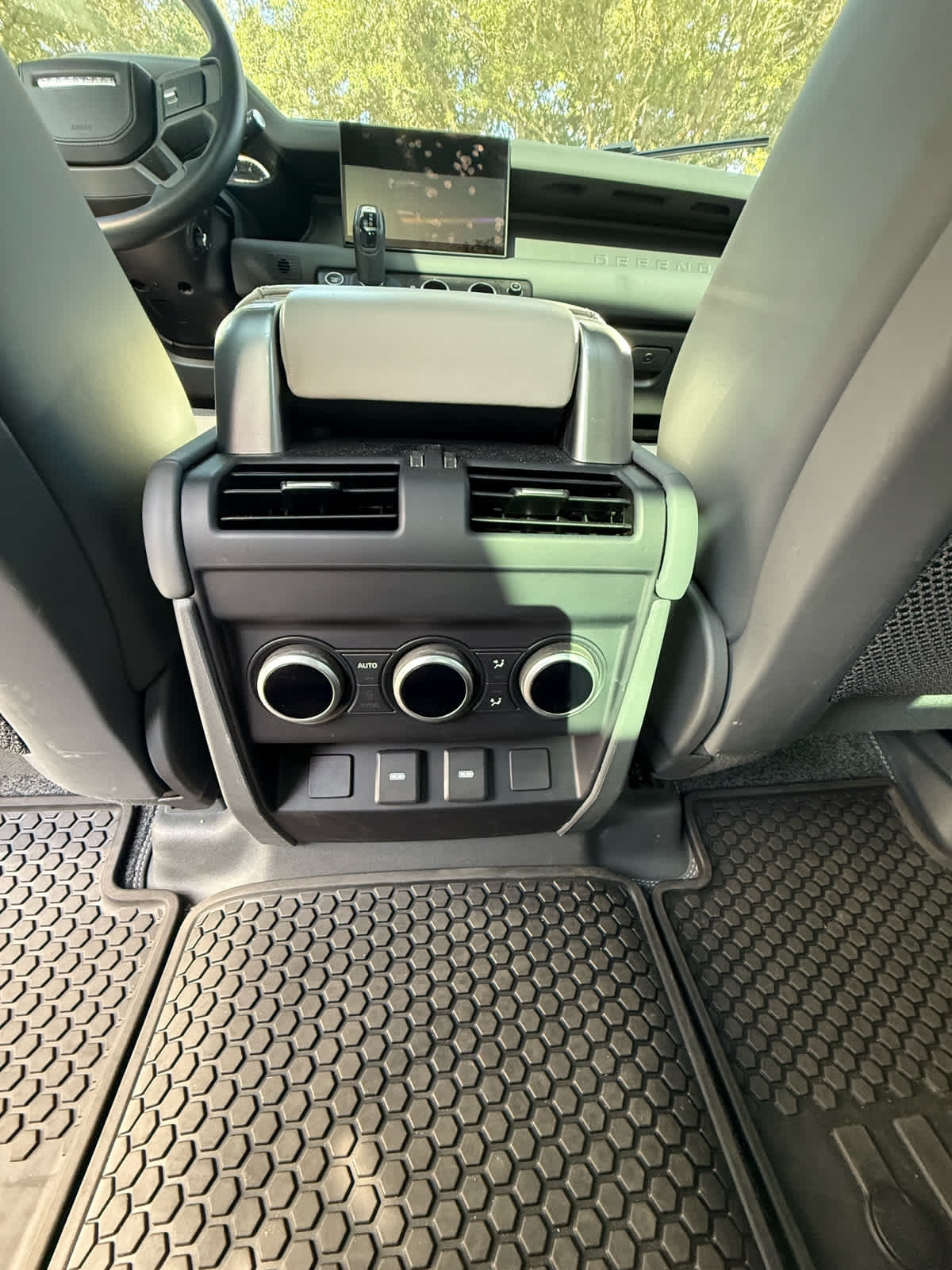 2023 Land Rover Defender X-Dynamic SE photo 15