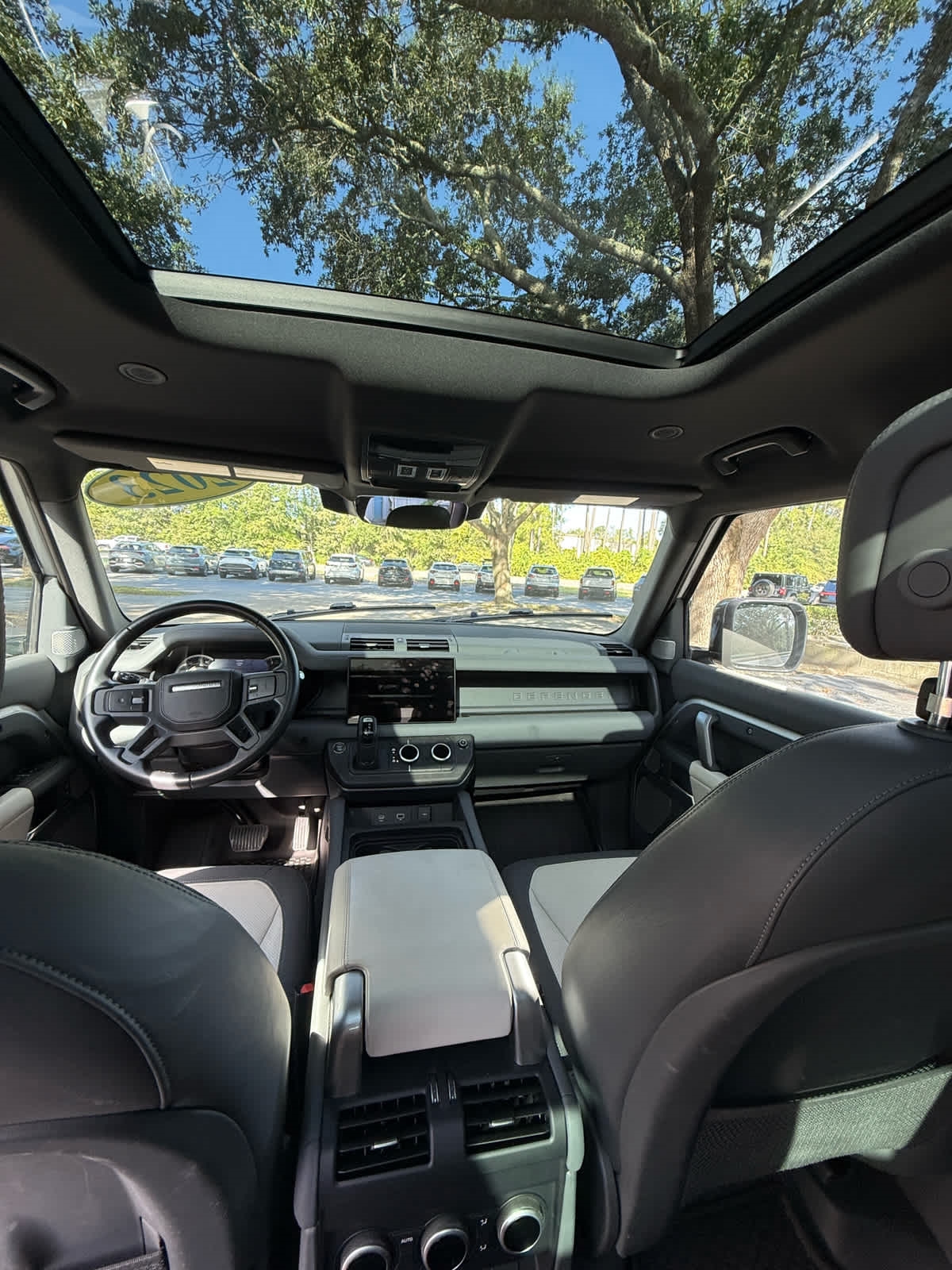 2023 Land Rover Defender X-Dynamic SE photo 16