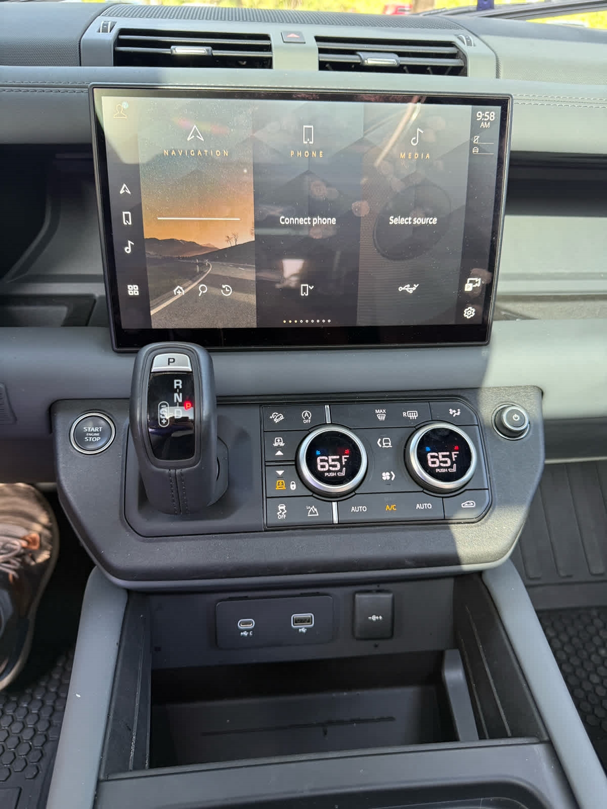 2023 Land Rover Defender X-Dynamic SE photo 17