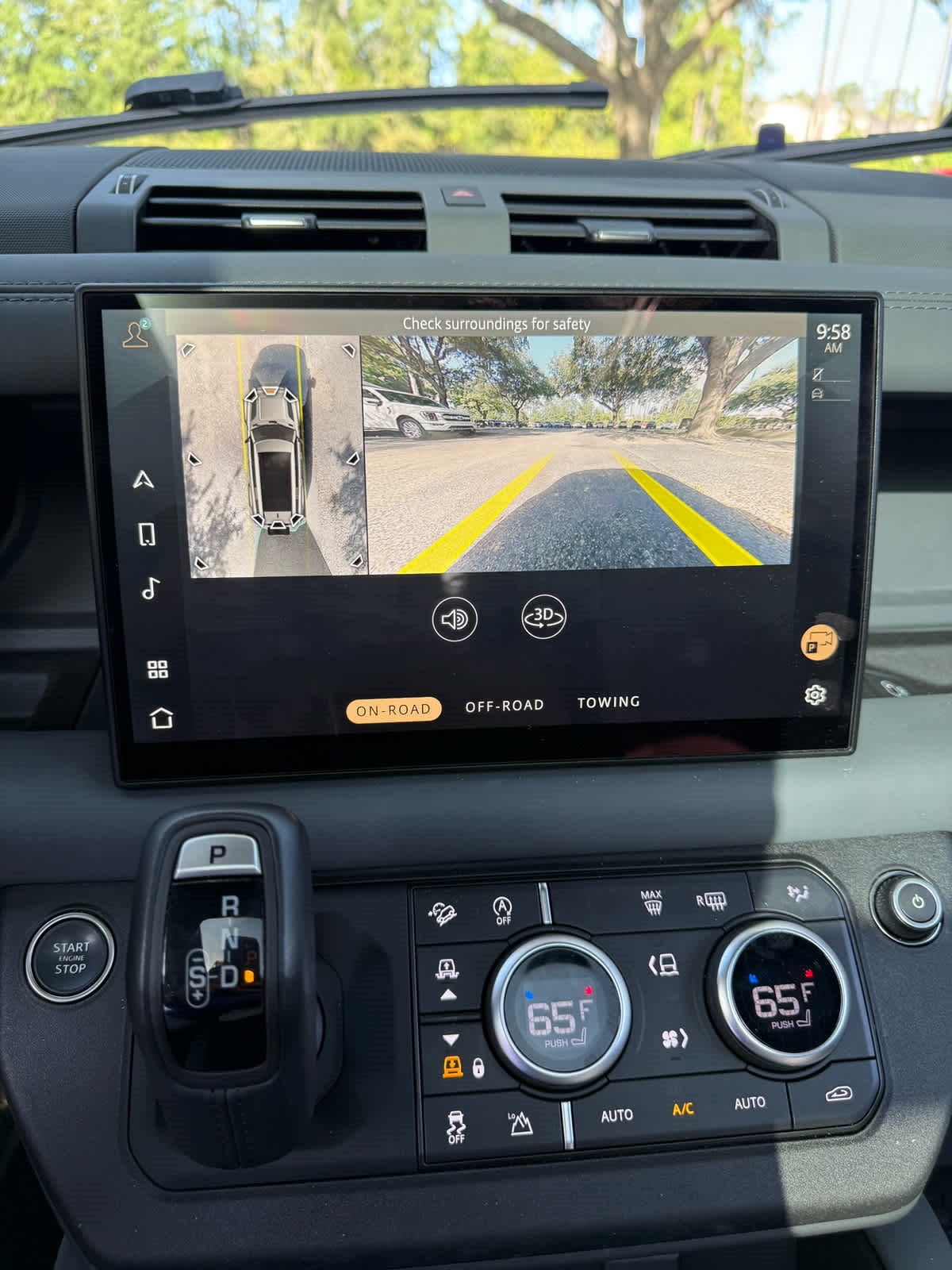 2023 Land Rover Defender X-Dynamic SE photo 18