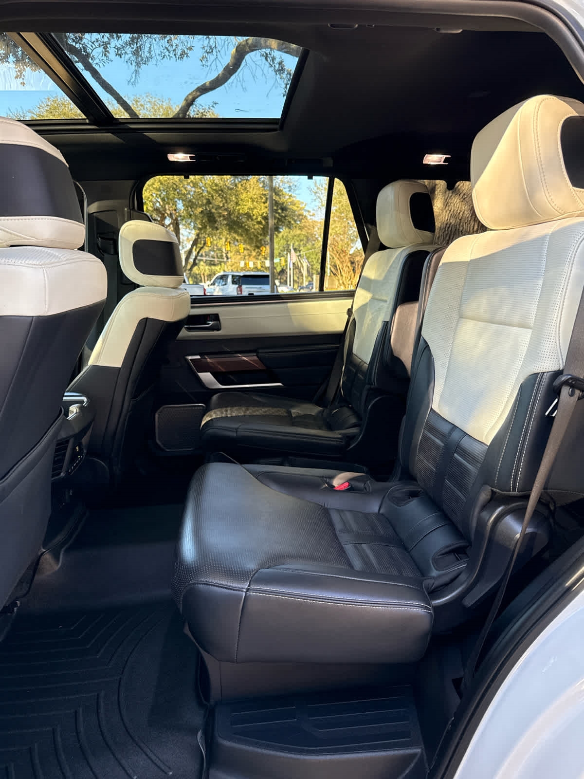 Toyota Sequoia  2025