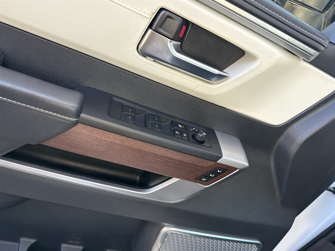 Toyota Sequoia  2025