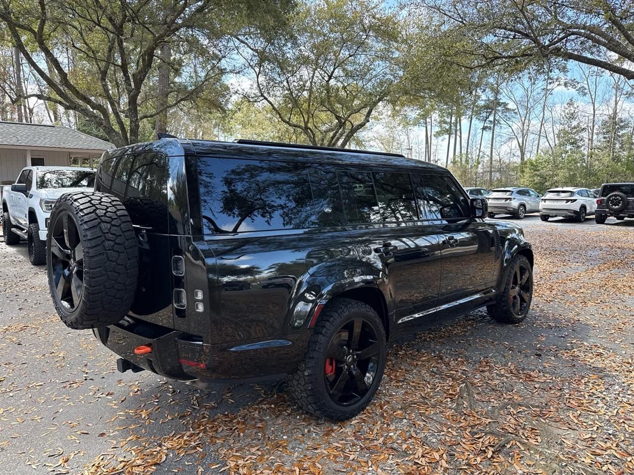 Land Rover Defender  2024