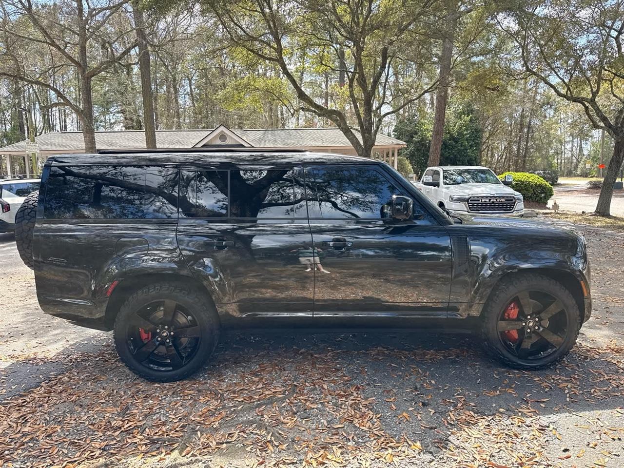 Land Rover Defender  2024