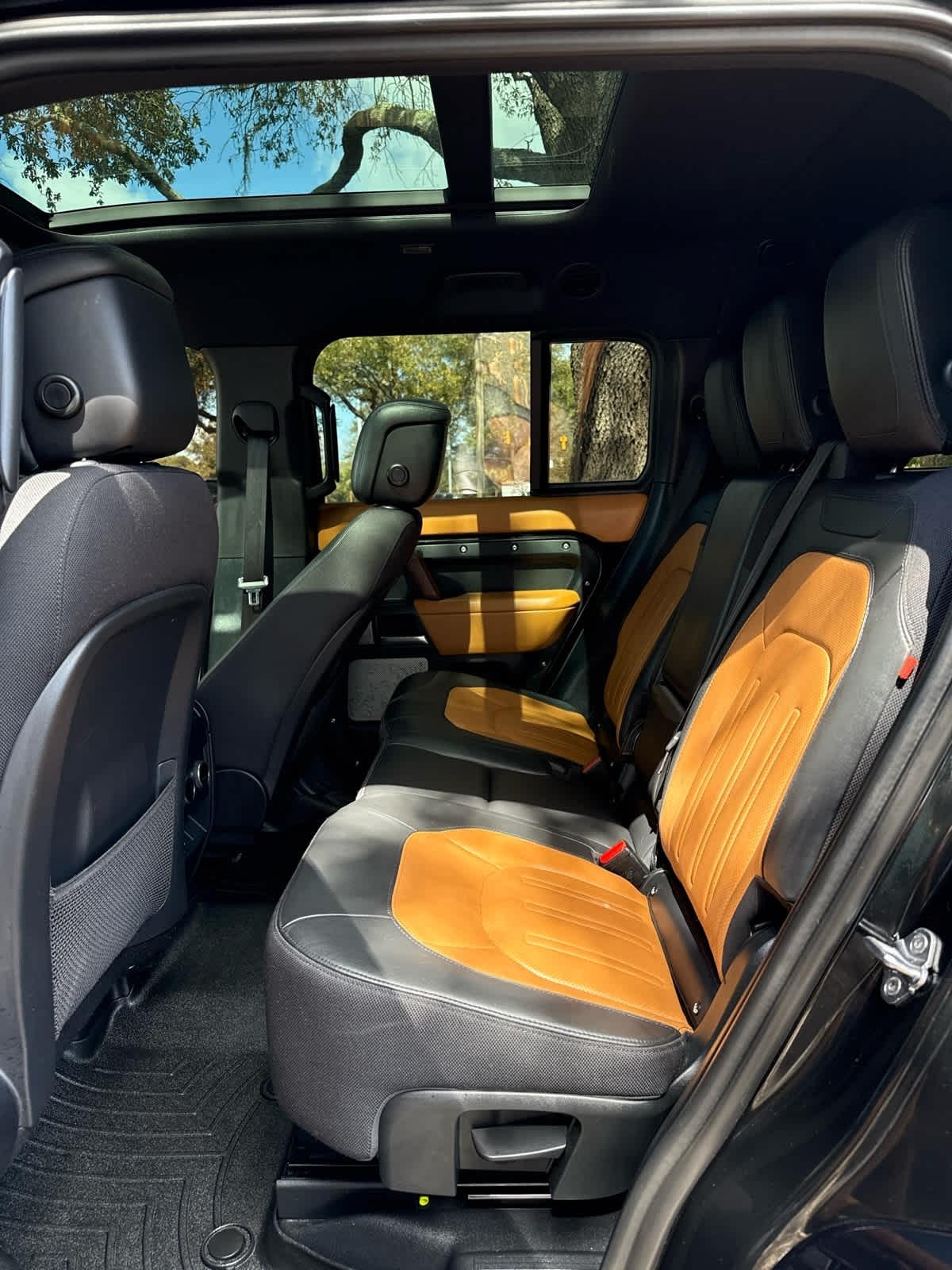 Land Rover Defender  2024