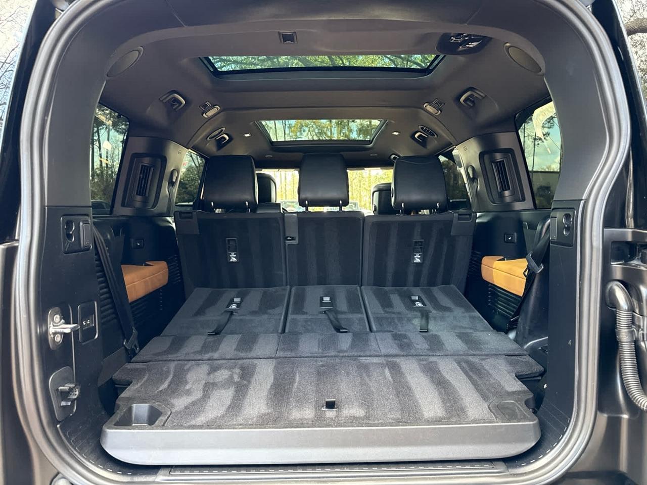 Land Rover Defender  2024