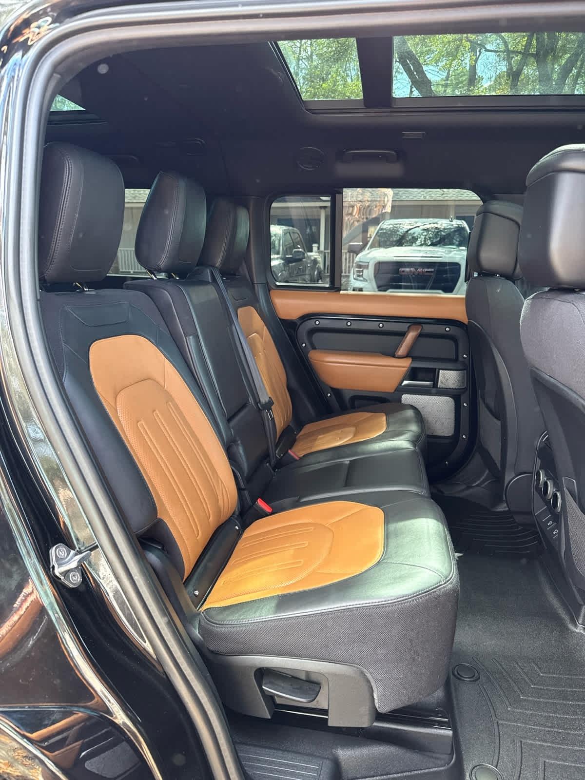 Land Rover Defender  2024