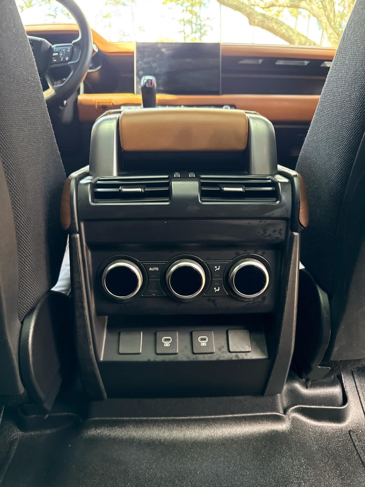 Land Rover Defender  2024