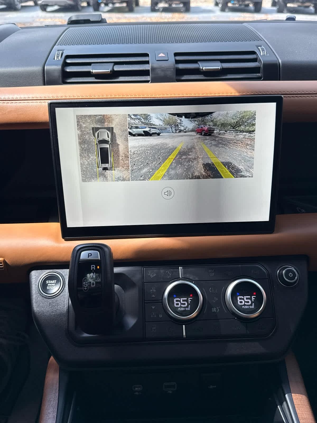 Land Rover Defender  2024