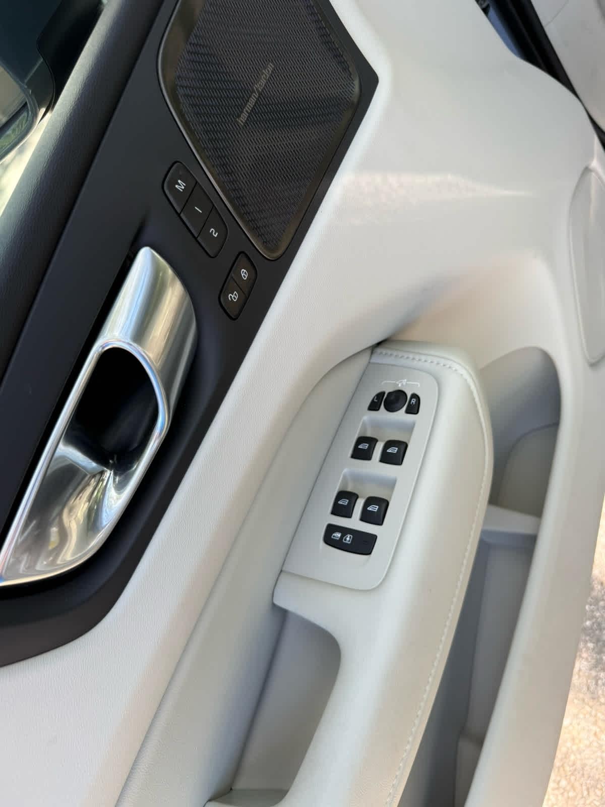 Volvo XC60  2023