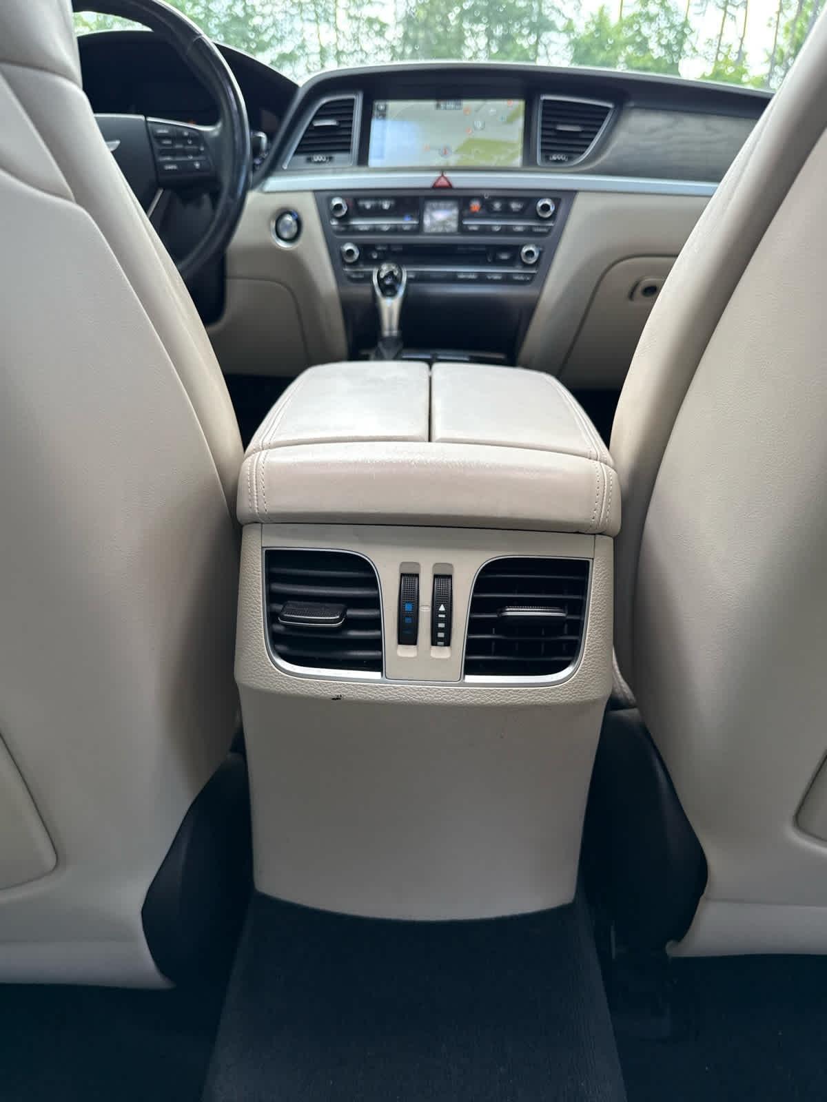 Hyundai Genesis  2015