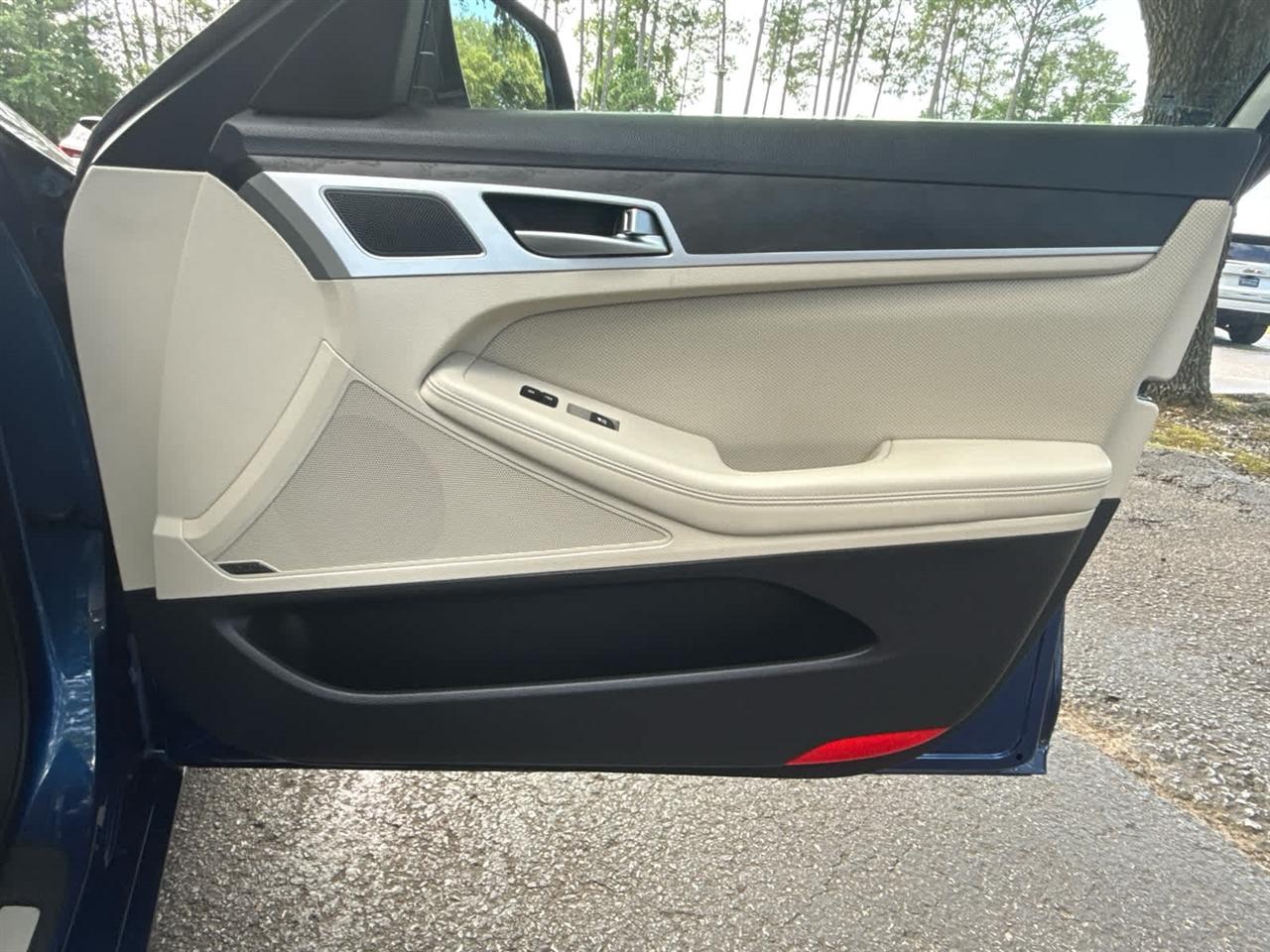 Hyundai Genesis  2015