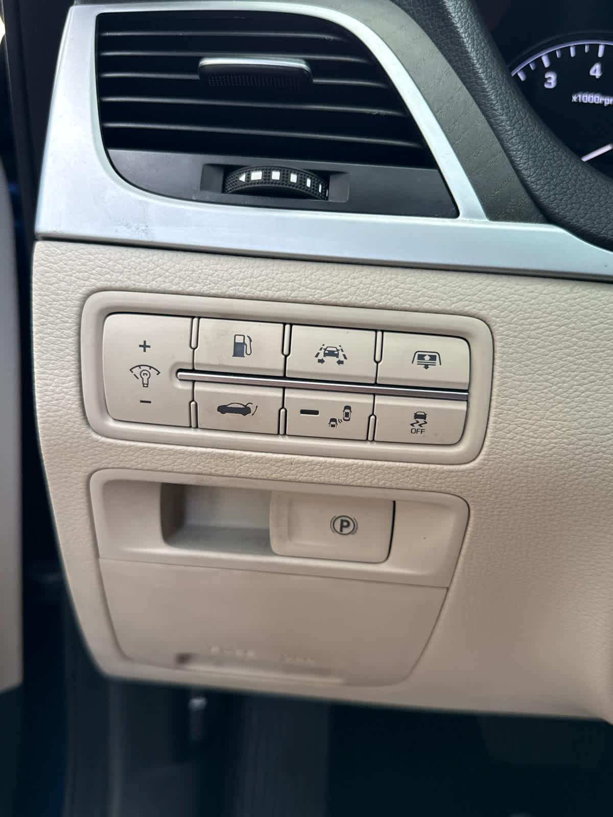 Hyundai Genesis  2015