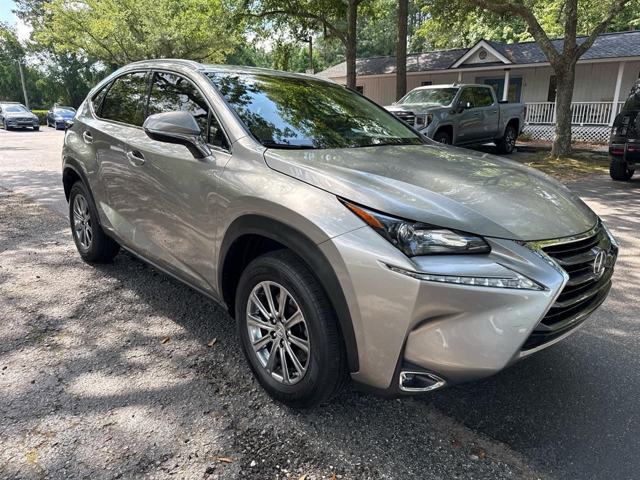 Lexus NX 200t  2017