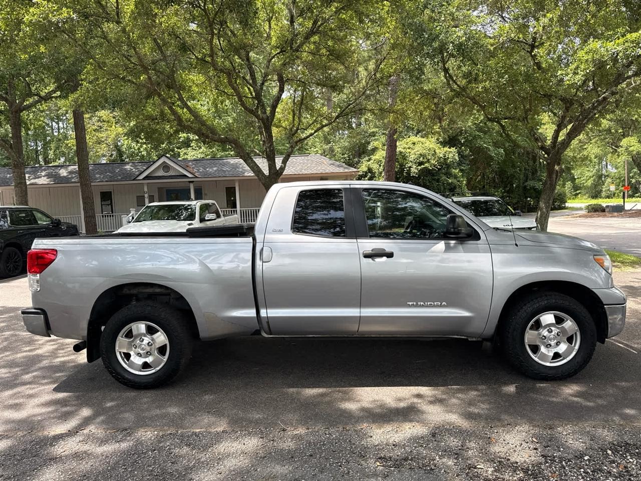 Toyota Tundra  2011