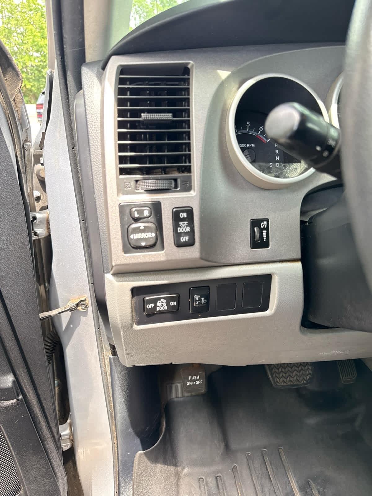 Toyota Tundra  2011