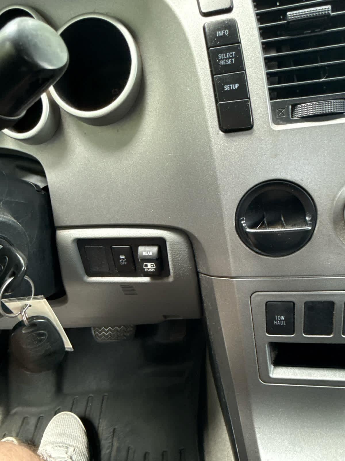 Toyota Tundra  2011