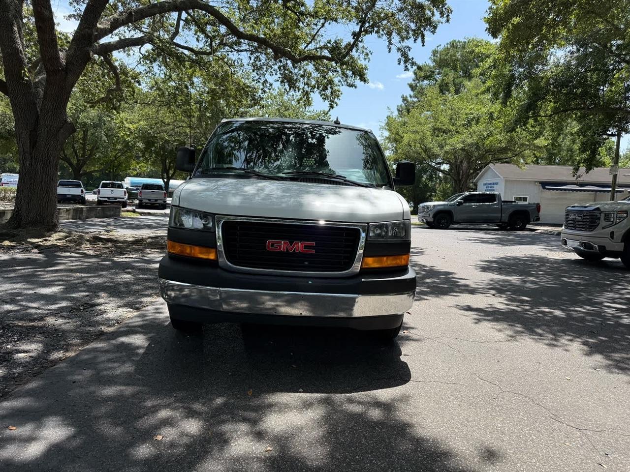 GMC Savana  2025