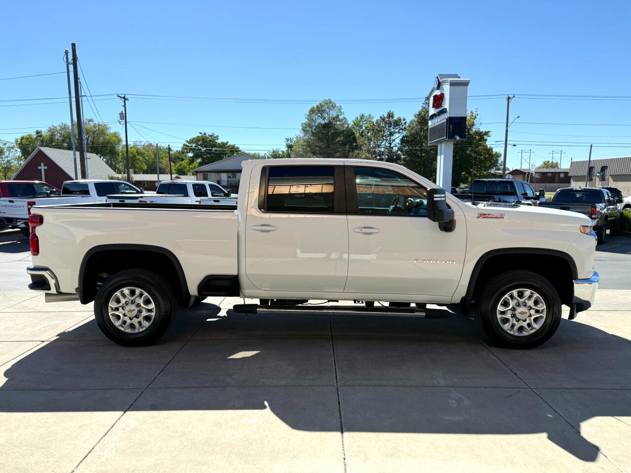 2023 Chevrolet Silverado 2500HD LT photo 2