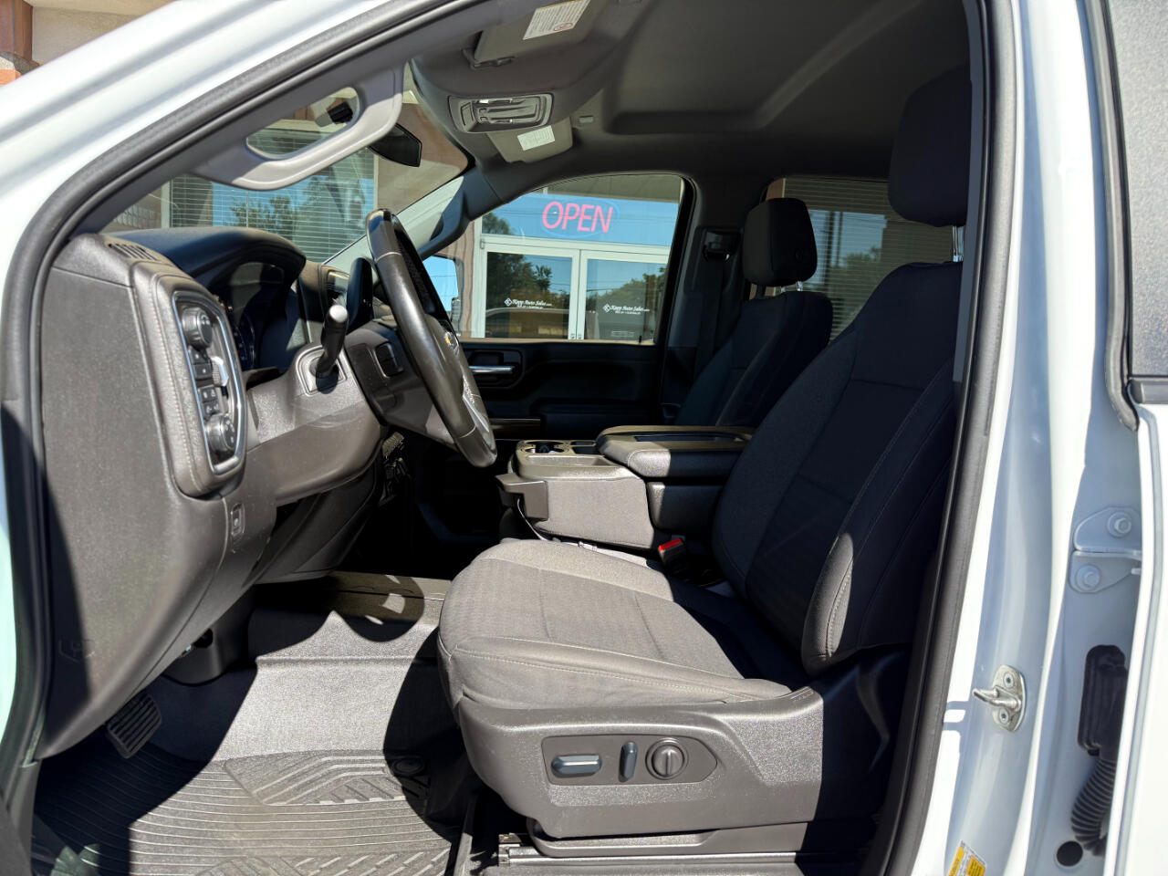 2023 Chevrolet Silverado 2500HD LT photo 3