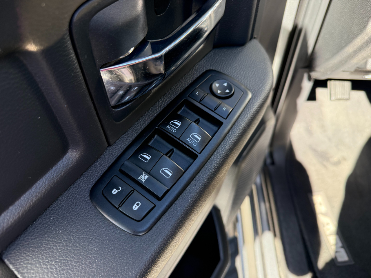 2012 Ram 1500 Sport photo 9