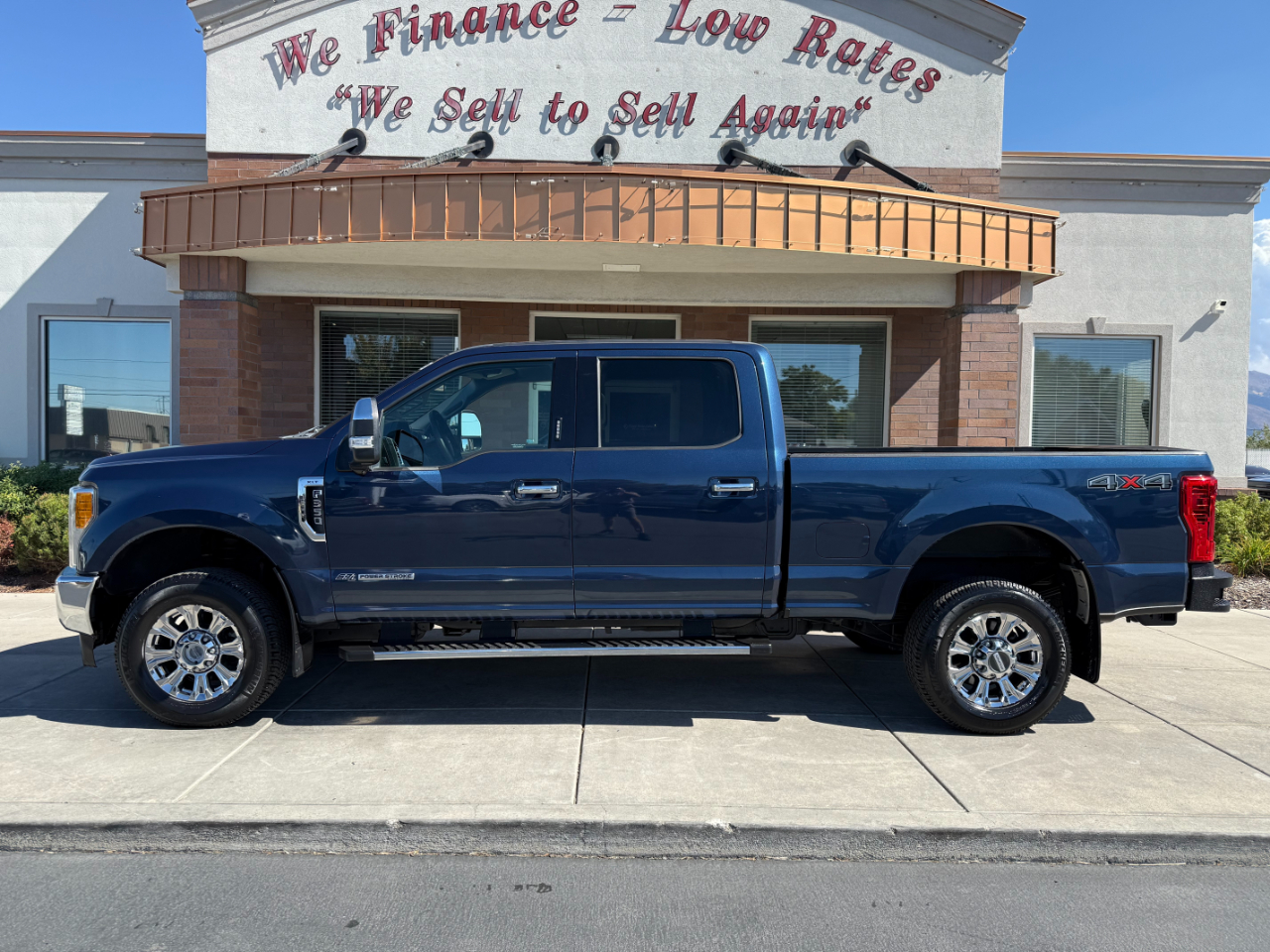 2017 Ford F-350 XLT photo 2