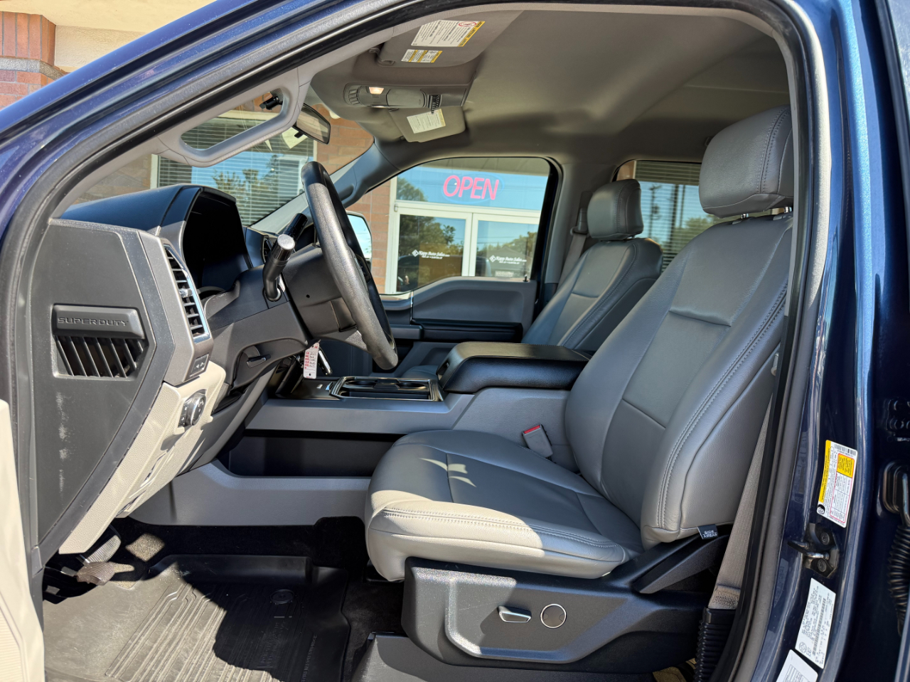 2017 Ford F-350 XLT photo 4