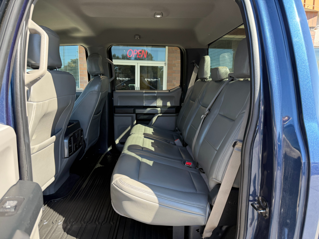 2017 Ford F-350 XLT photo 5