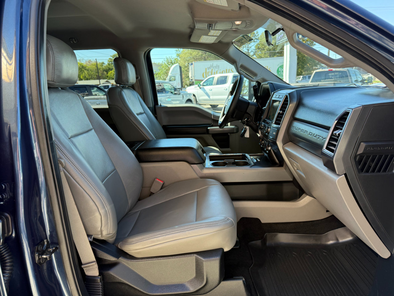 2017 Ford F-350 XLT photo 6