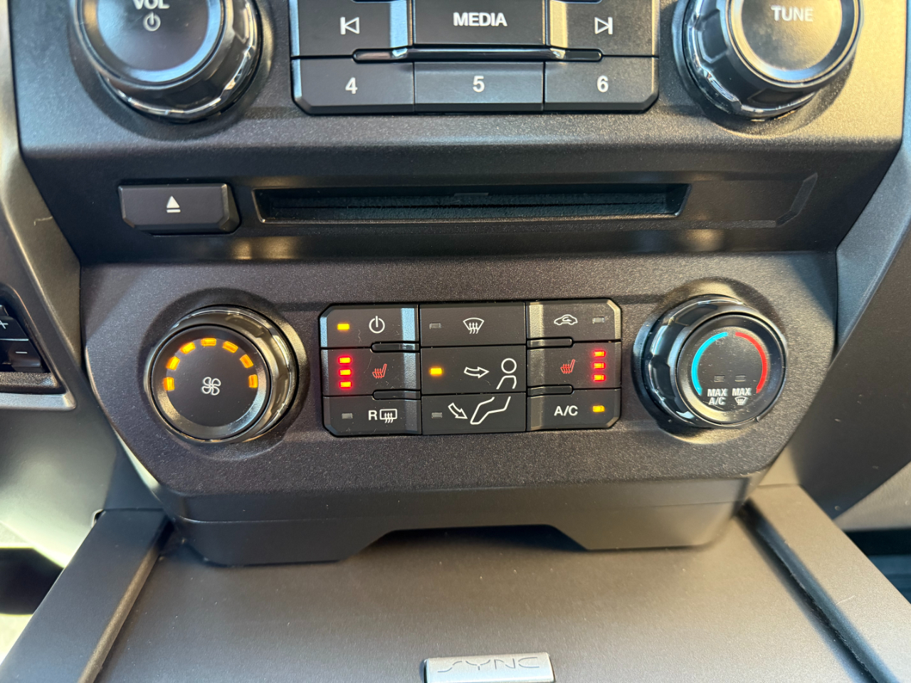 2017 Ford F-350 XLT photo 14