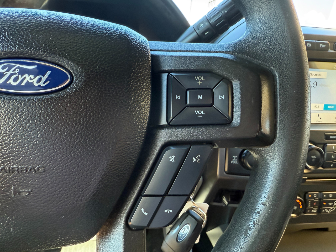 2017 Ford F-350 XLT photo 18