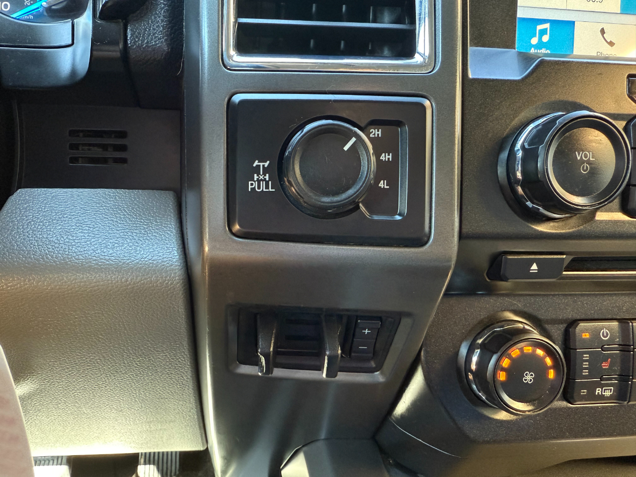 2017 Ford F-350 XLT photo 20