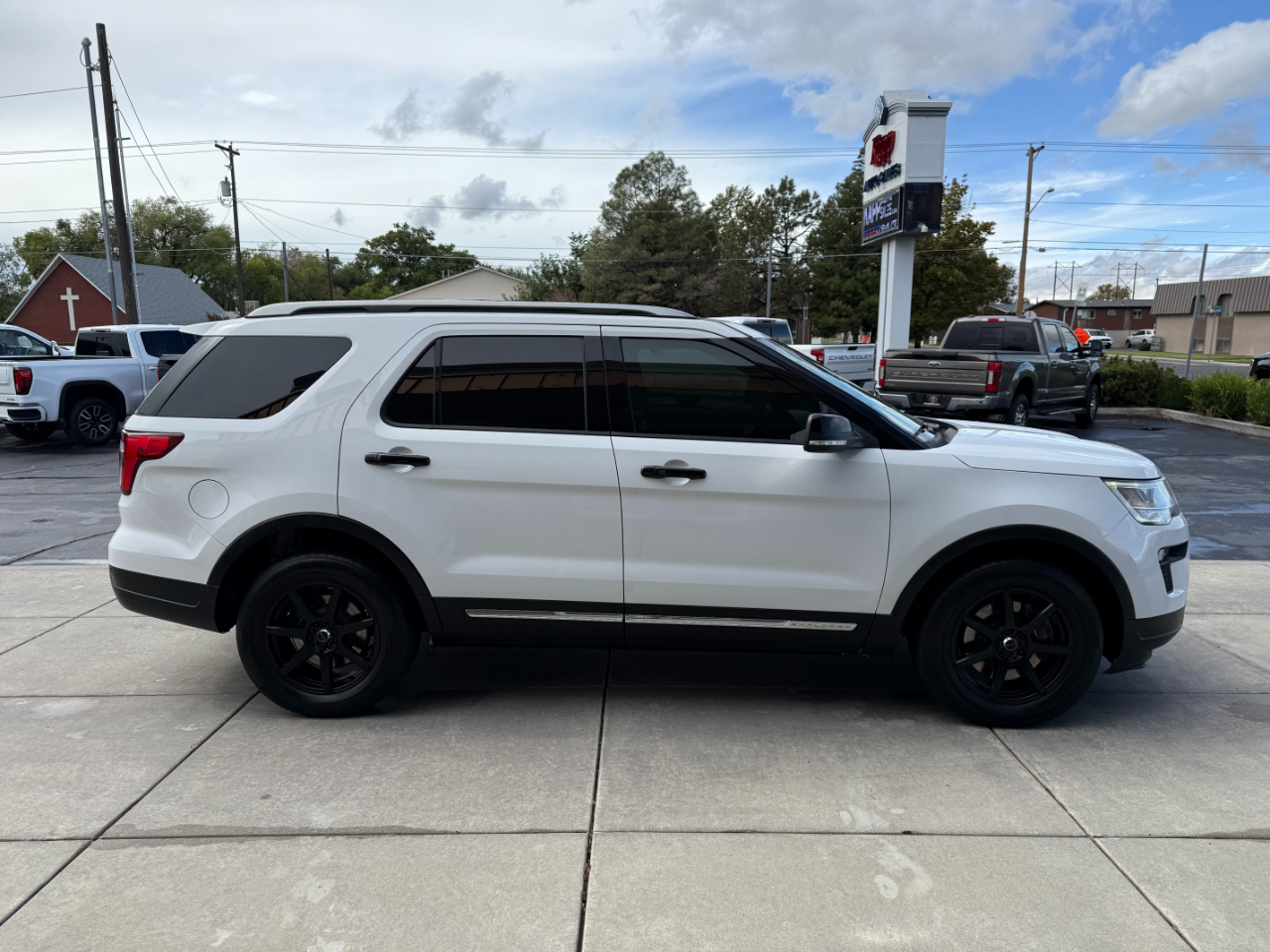 2018 Ford Explorer XLT photo 2