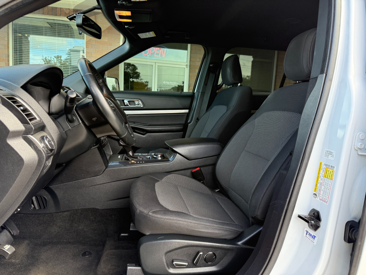 2018 Ford Explorer XLT photo 3