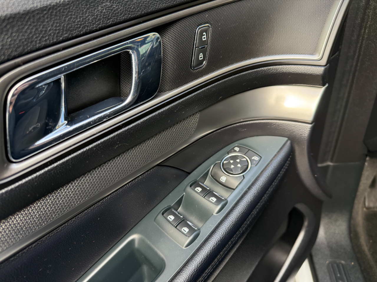 2018 Ford Explorer XLT photo 10