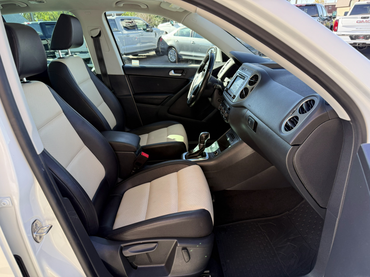 Volkswagen Tiguan 2.0T Wolfsburg Edition 4MOTION 2017 Volkswagen Tiguan 2.0T Wolfsburg Edition 4MOTION 2017