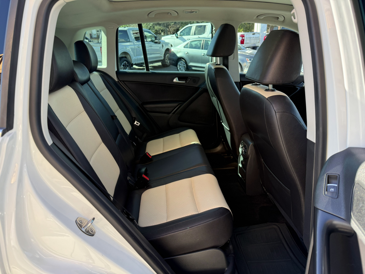 Volkswagen Tiguan 2.0T Wolfsburg Edition 4MOTION 2017 Volkswagen Tiguan 2.0T Wolfsburg Edition 4MOTION 2017